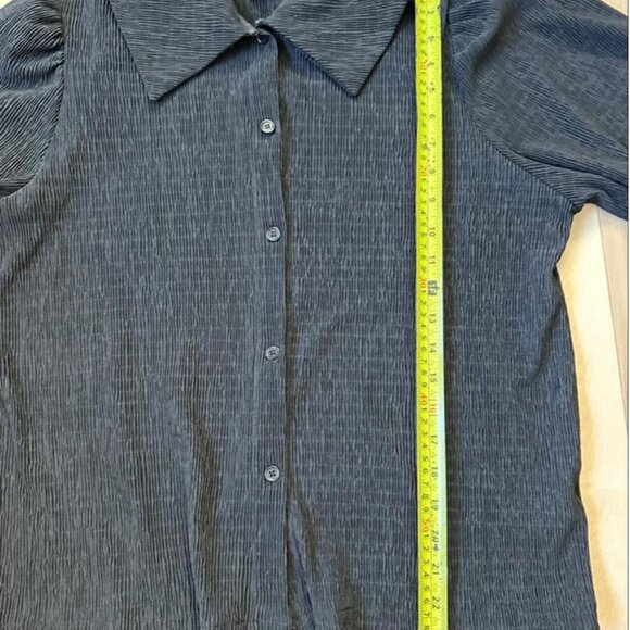 Unique pleated button down shirt with puffed balloon sleeves - Picture 6 of 8